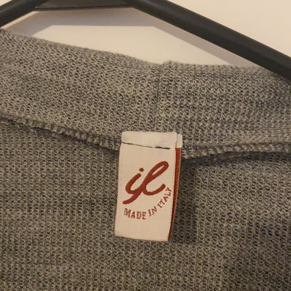 Grey classy coat. - Picture 3 of 3